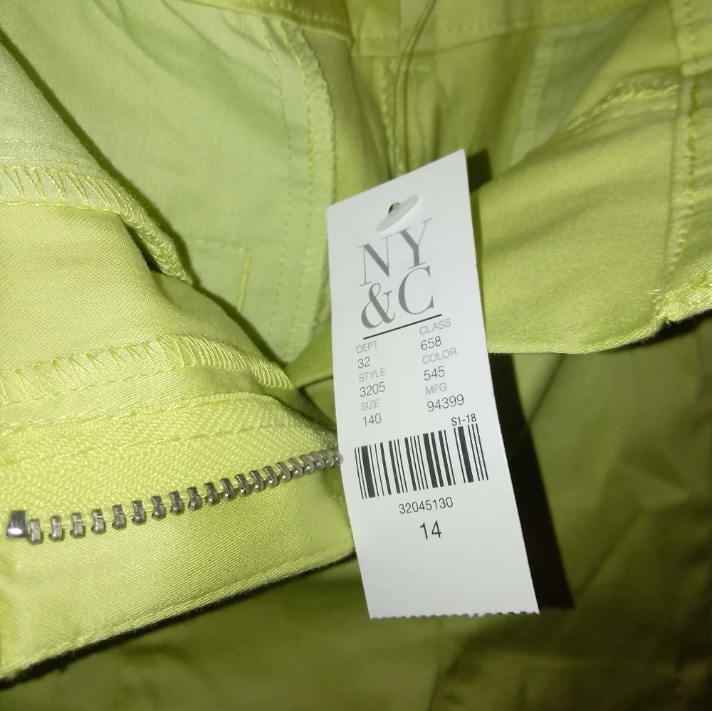 NWT/Neon green New York and company shorts /Size :14